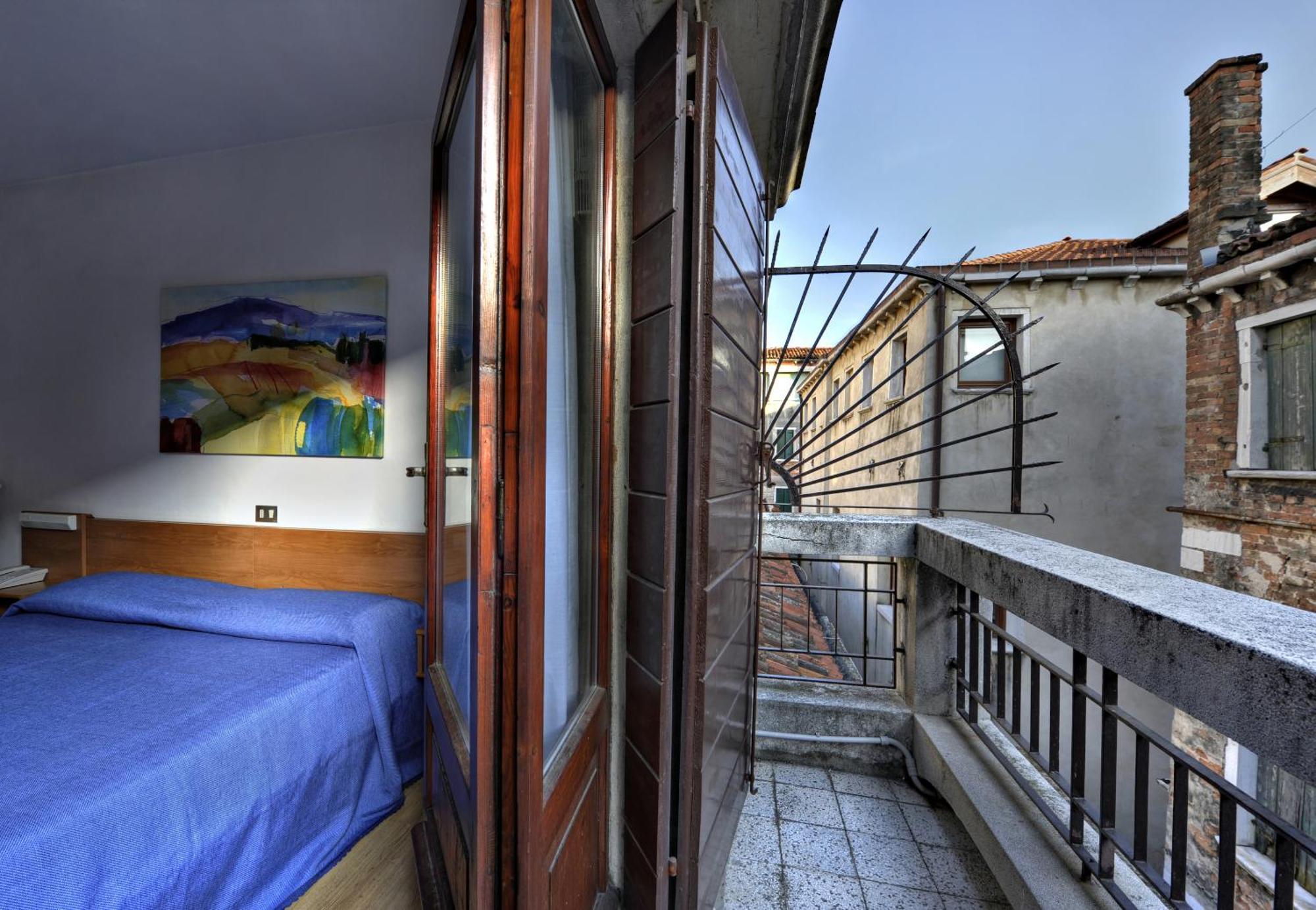 Hotel Caprera Venesia Bagian luar foto